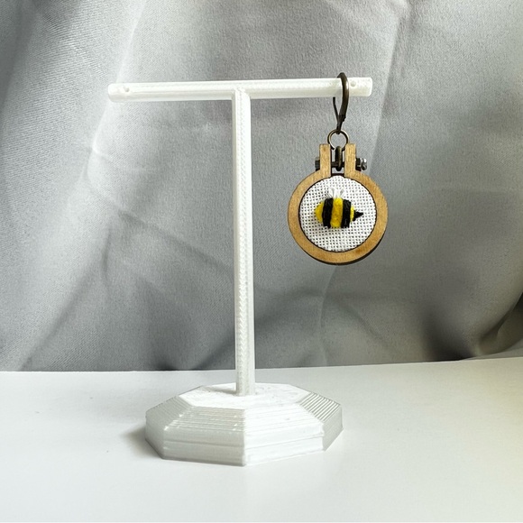 Handcrafted Bee Embroidered Charm - Picture 3 of 5